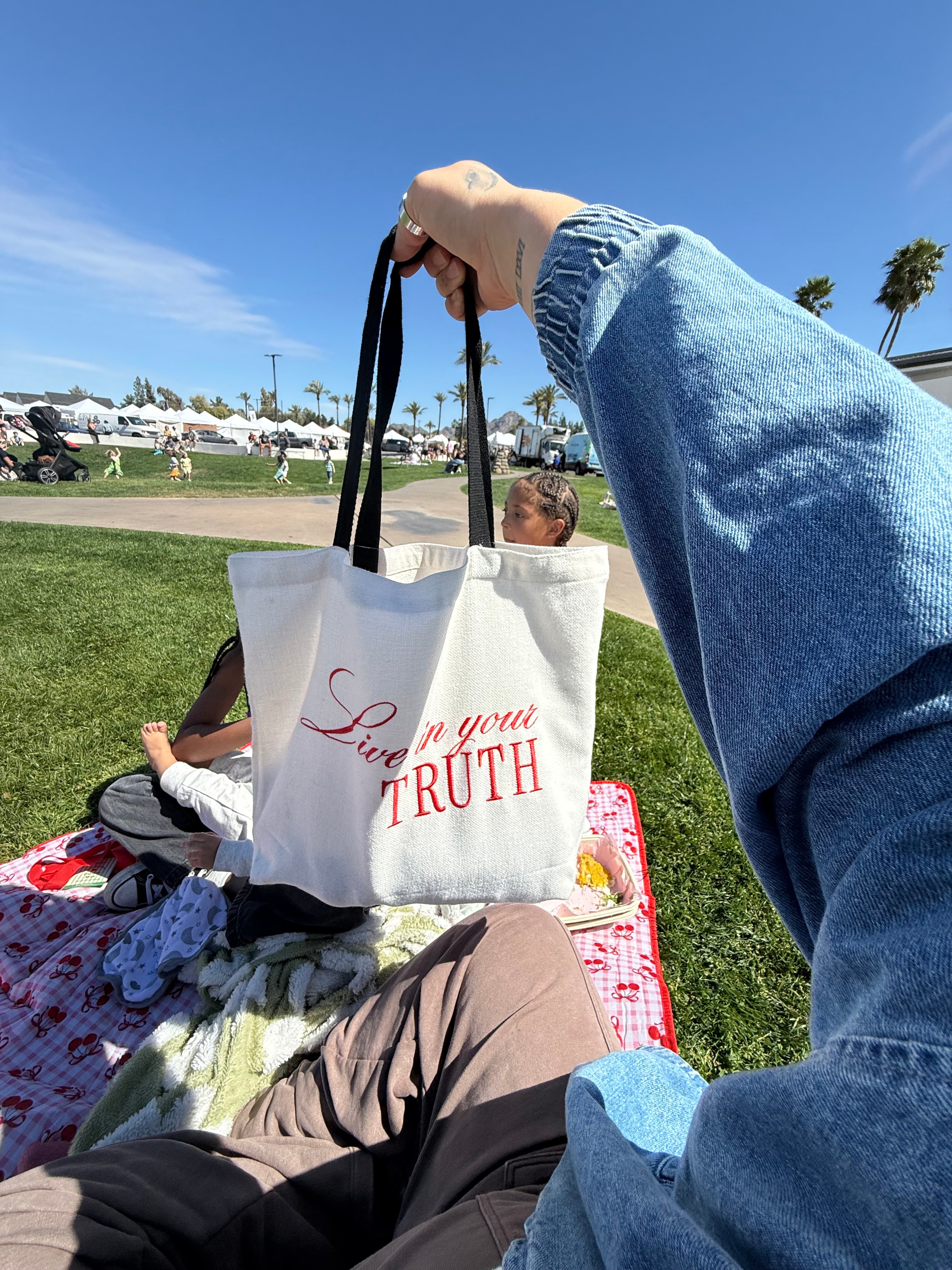 LivingTruth Tote